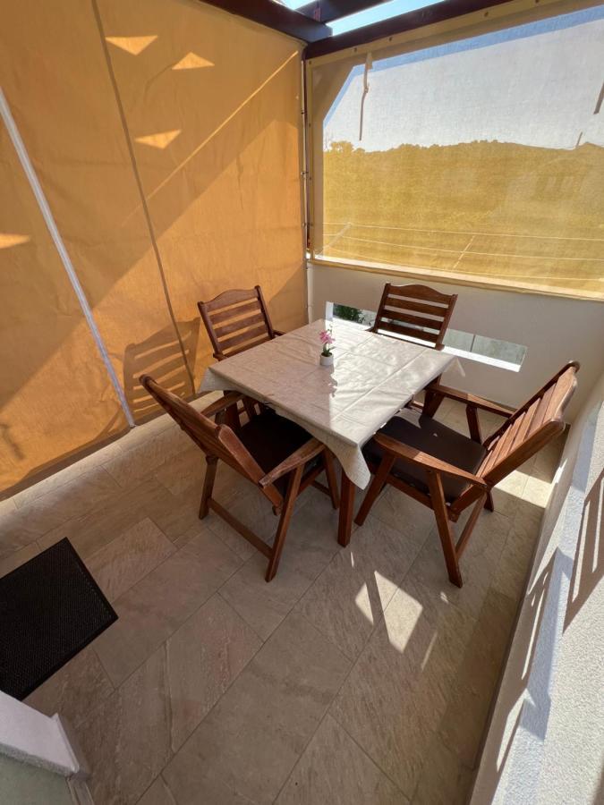 Apartmani Nina I Niko Ugljan Exterior foto