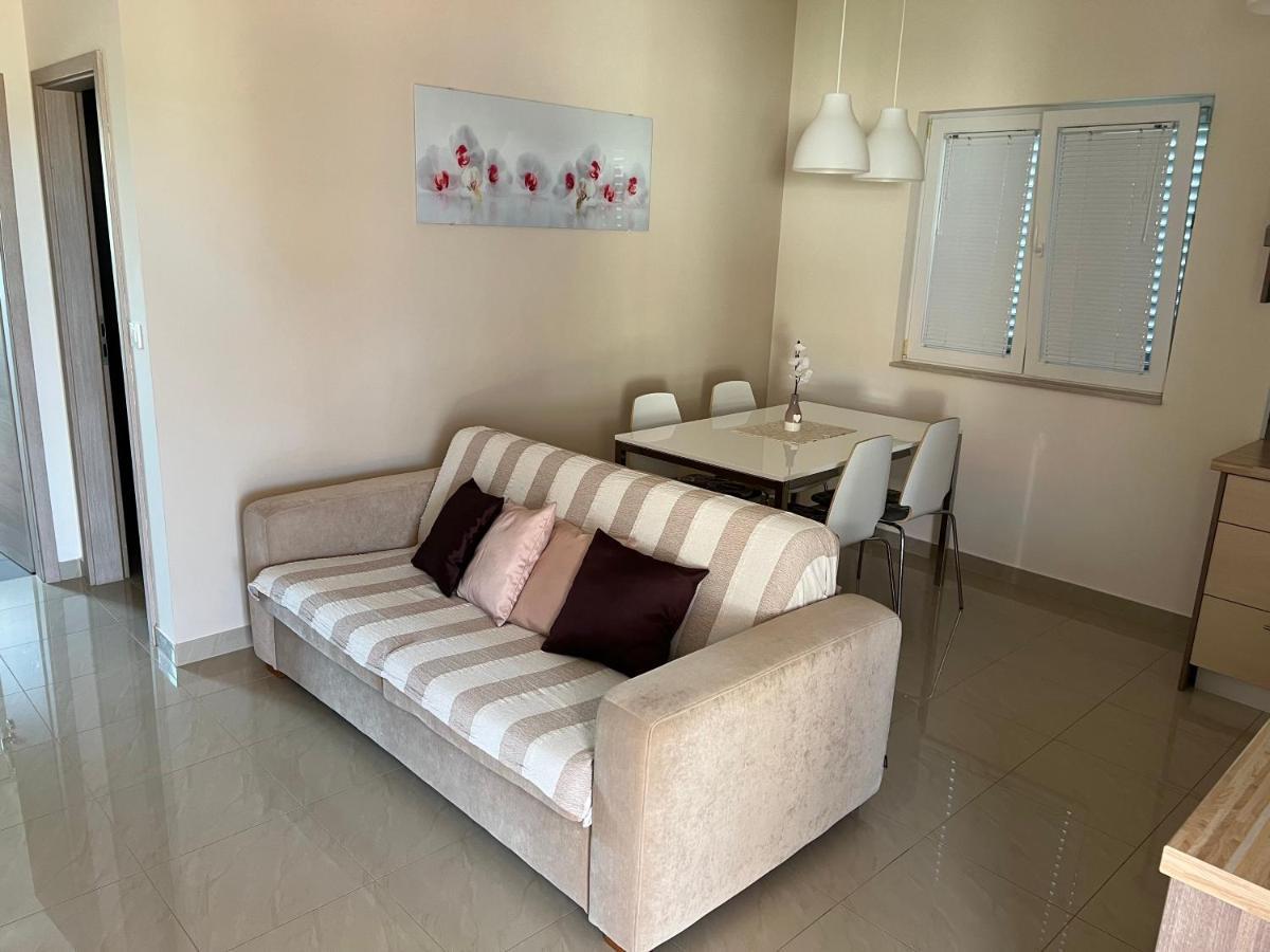 Apartmani Nina I Niko Ugljan Zimmer foto