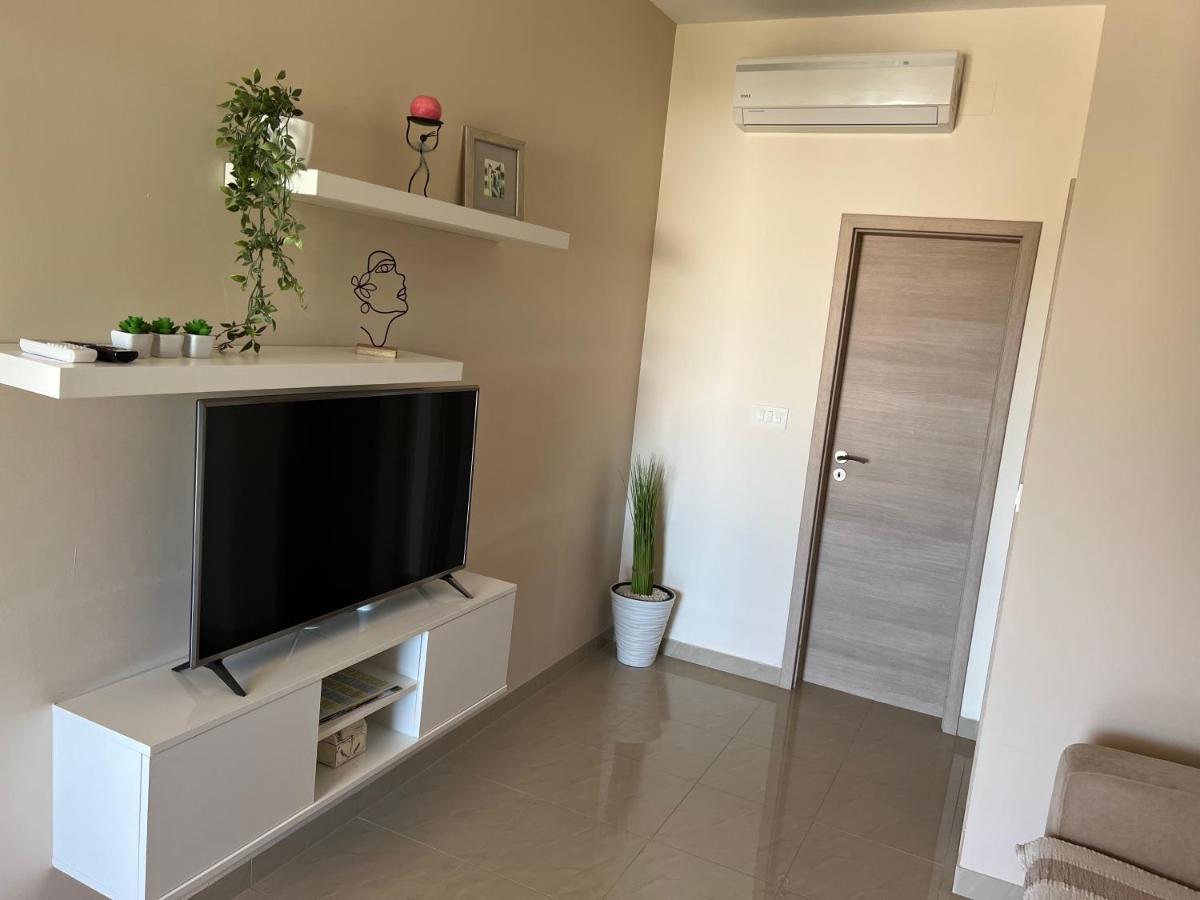 Apartmani Nina I Niko Ugljan Zimmer foto