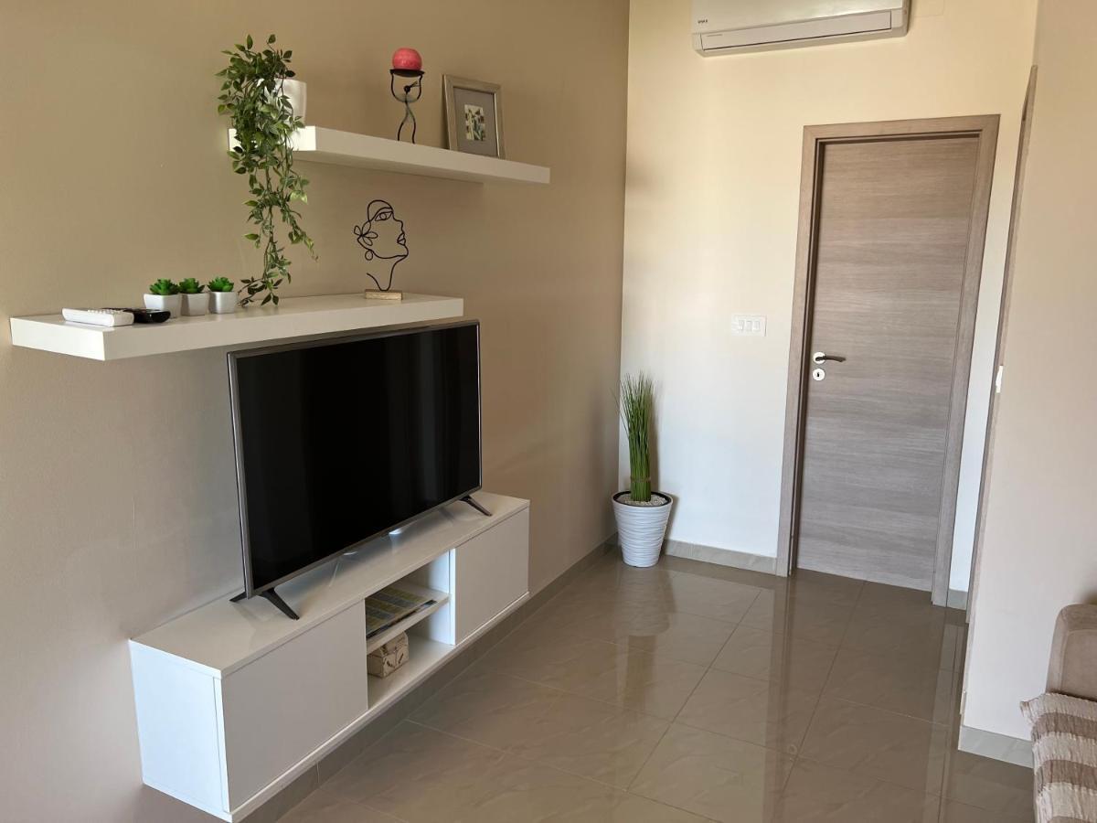 Apartmani Nina I Niko Ugljan Zimmer foto