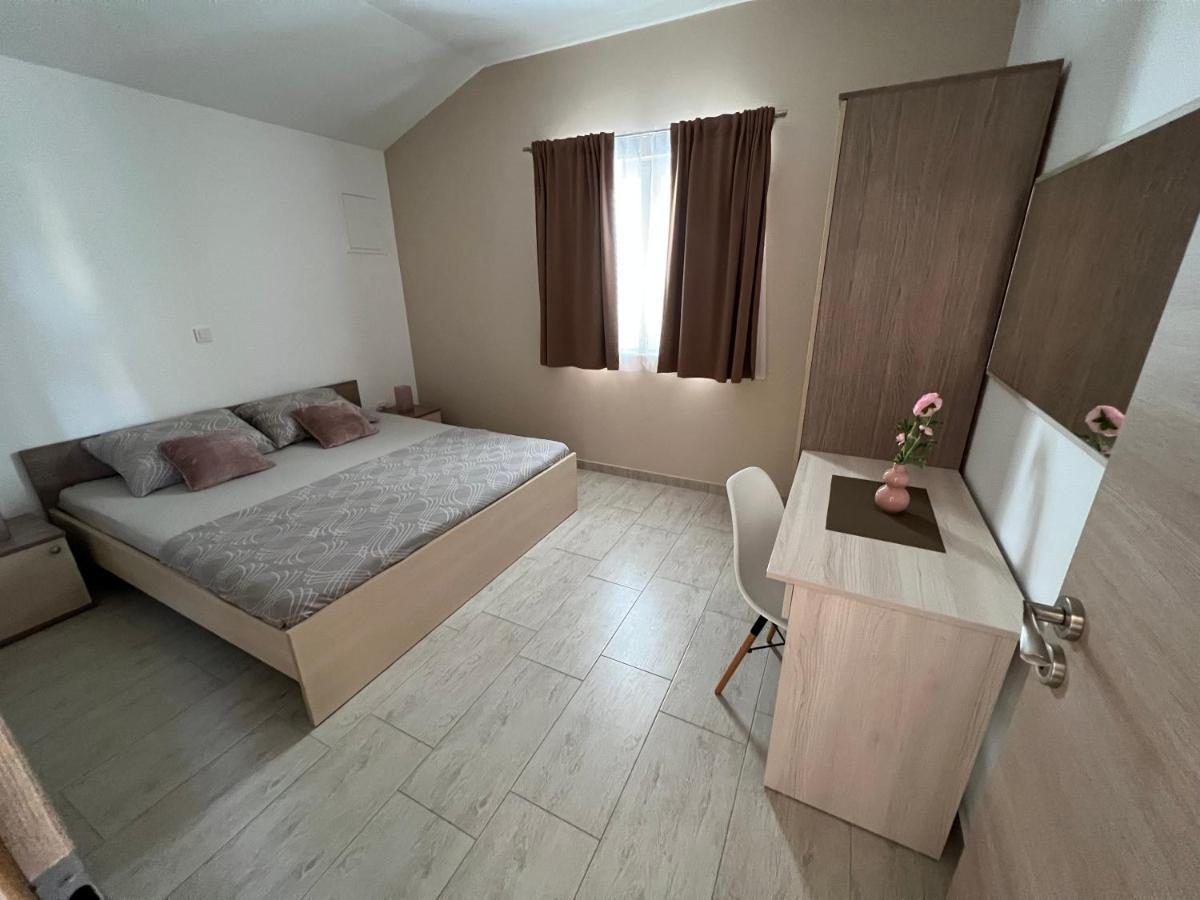 Apartmani Nina I Niko Ugljan Zimmer foto