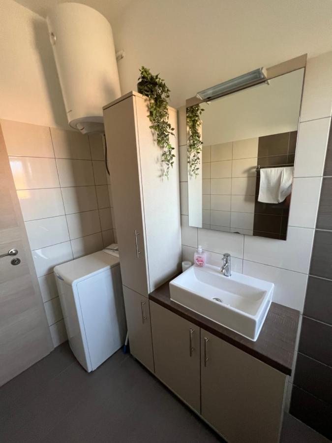 Apartmani Nina I Niko Ugljan Zimmer foto