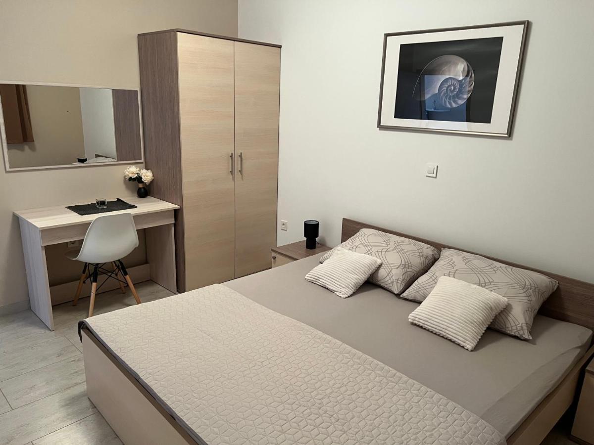 Apartmani Nina I Niko Ugljan Zimmer foto