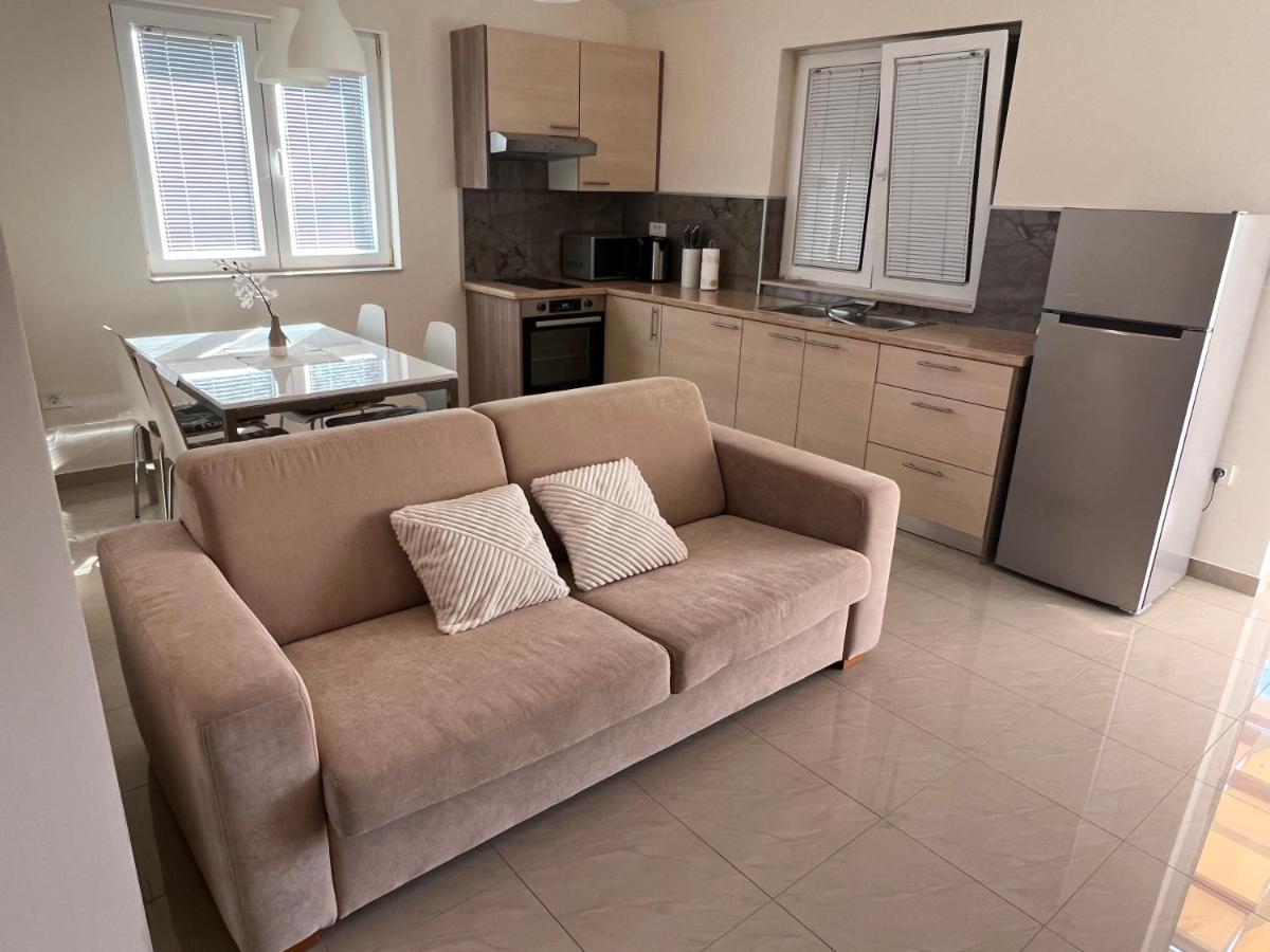Apartmani Nina I Niko Ugljan Zimmer foto