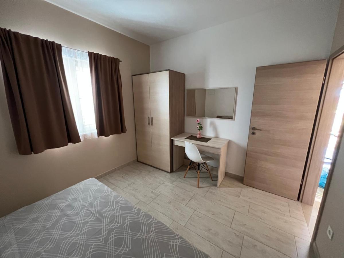 Apartmani Nina I Niko Ugljan Zimmer foto
