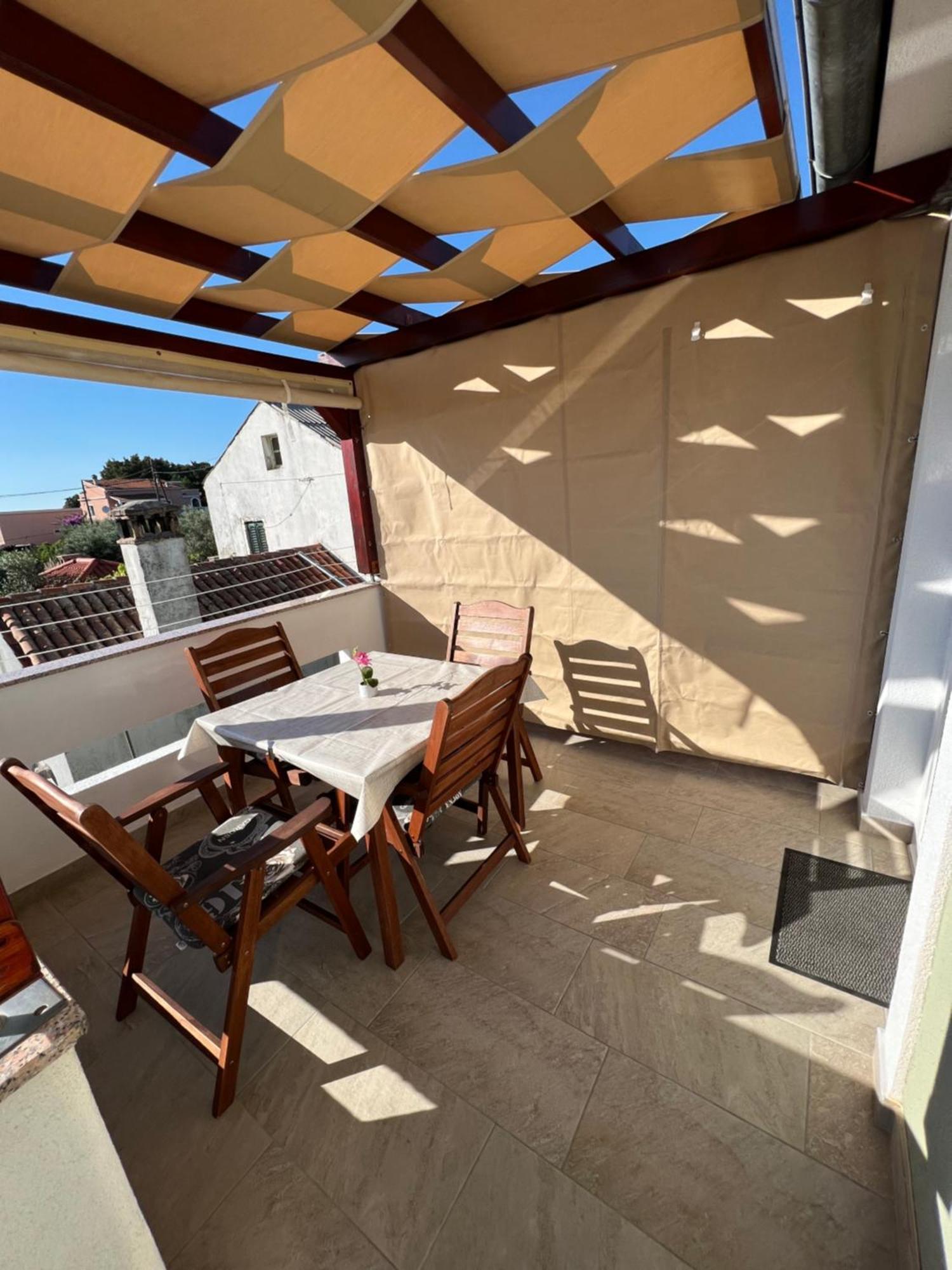 Apartmani Nina I Niko Ugljan Zimmer foto